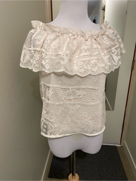 Tops - Lace Off-Shoulder Women’s Top in Cream
